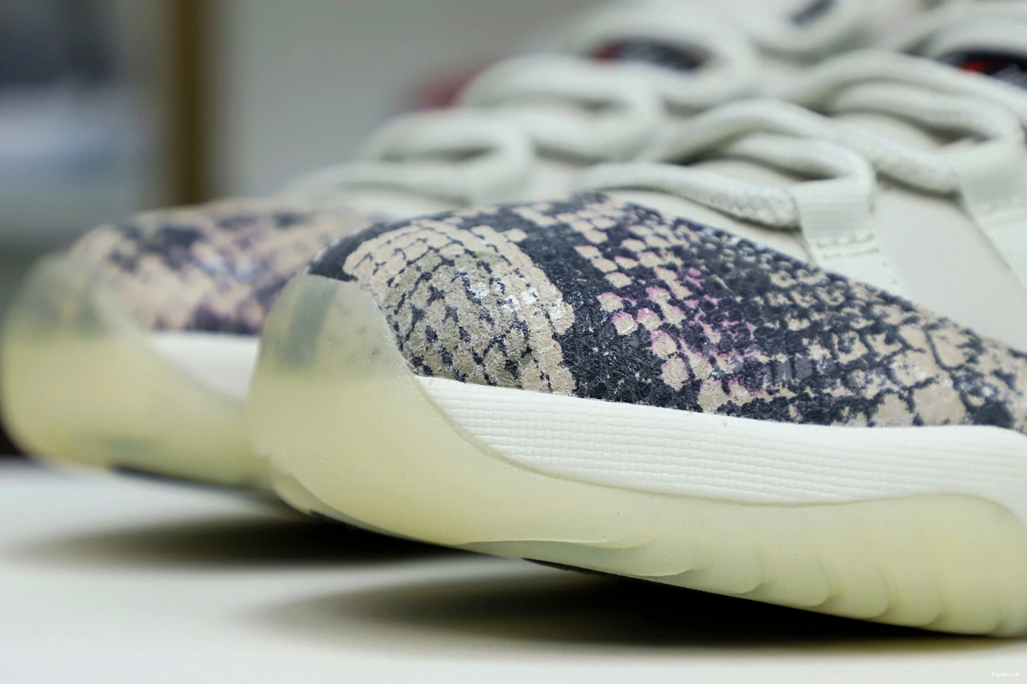 BONE 11 JORDAN LIGHT SNAKESKIN AIR LOW 1012